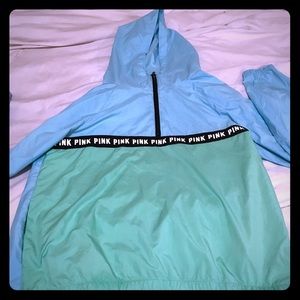 Jacket xs worn once & washed,the string came out.